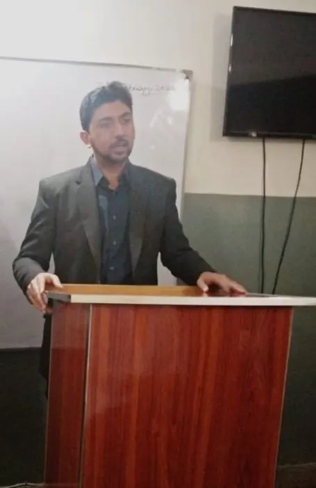 Abdullah Zaffar giving a study abroad session in Muzaffarabad